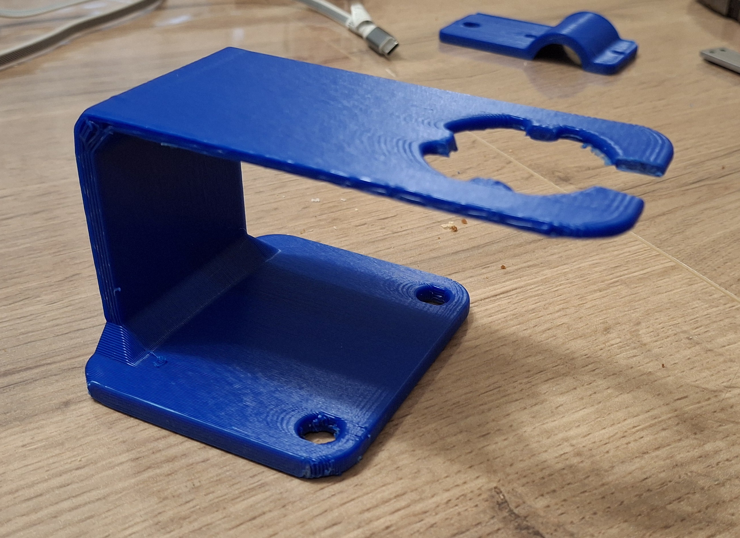 Egyedi tervezésű tartó